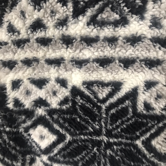 fuzzy pullover - Picture 3 of 3